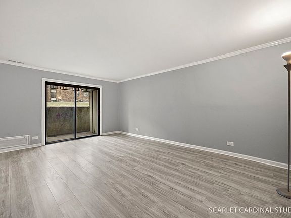 3rd image of 2208 Country Club Dr APT 6