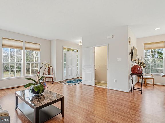 5th image of 8876 Paddock Ln