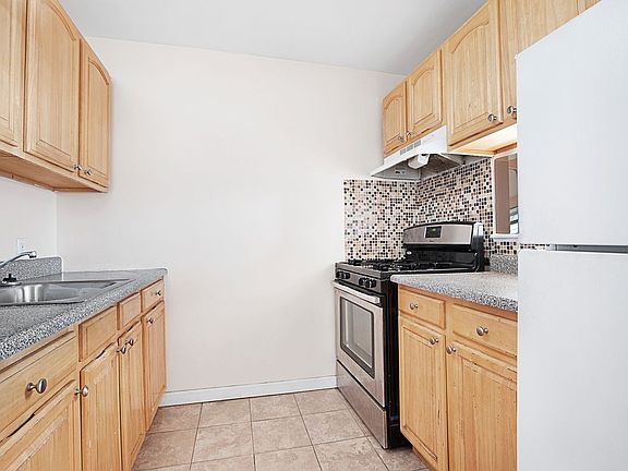 3rd image of 693 Dekalb Ave #2