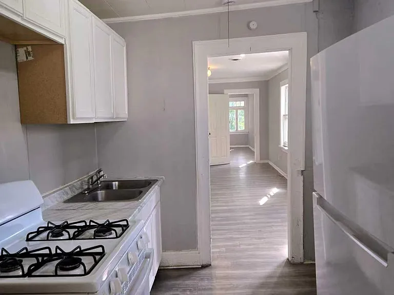 25 Stuyvesant St #2L — Photo 5