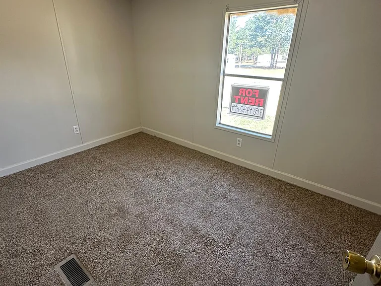 472 Sarah St — Photo 12