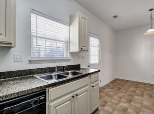 324 Laurel Oak Ln, Savannah, GA 31404