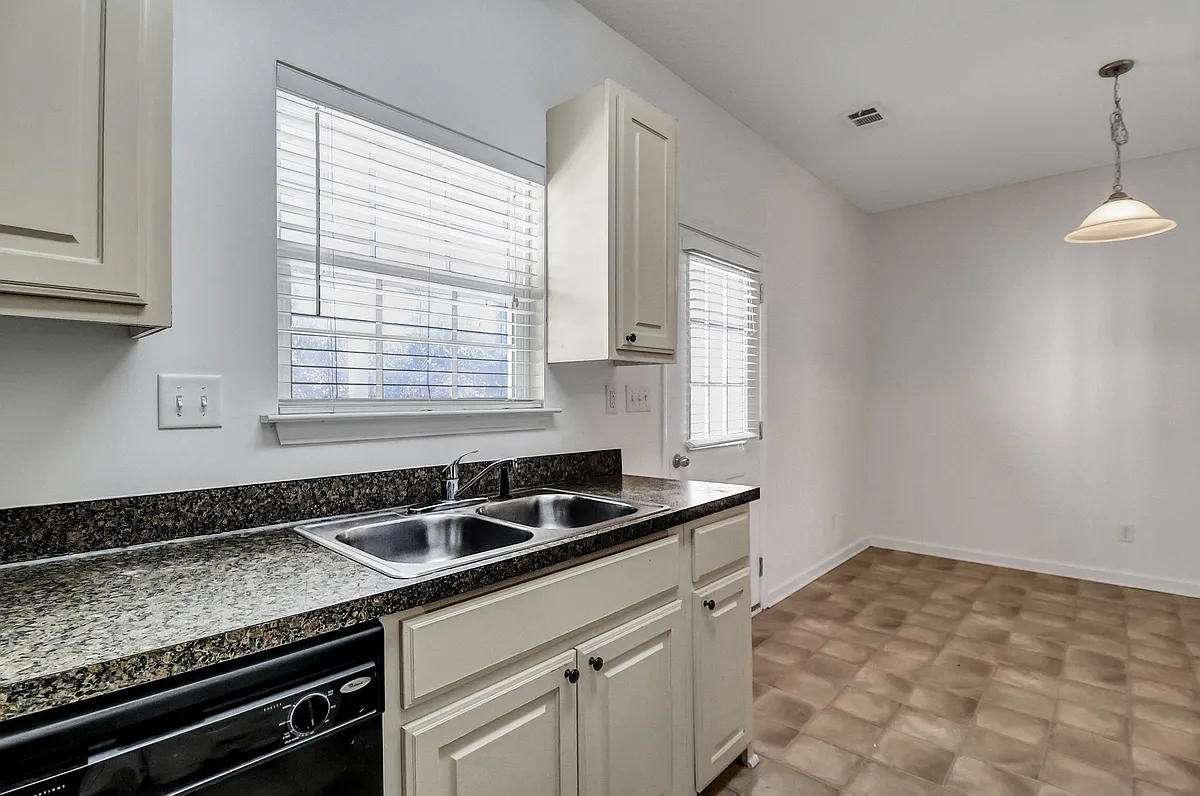 Building Photo - 375 Laurel Oak Ln