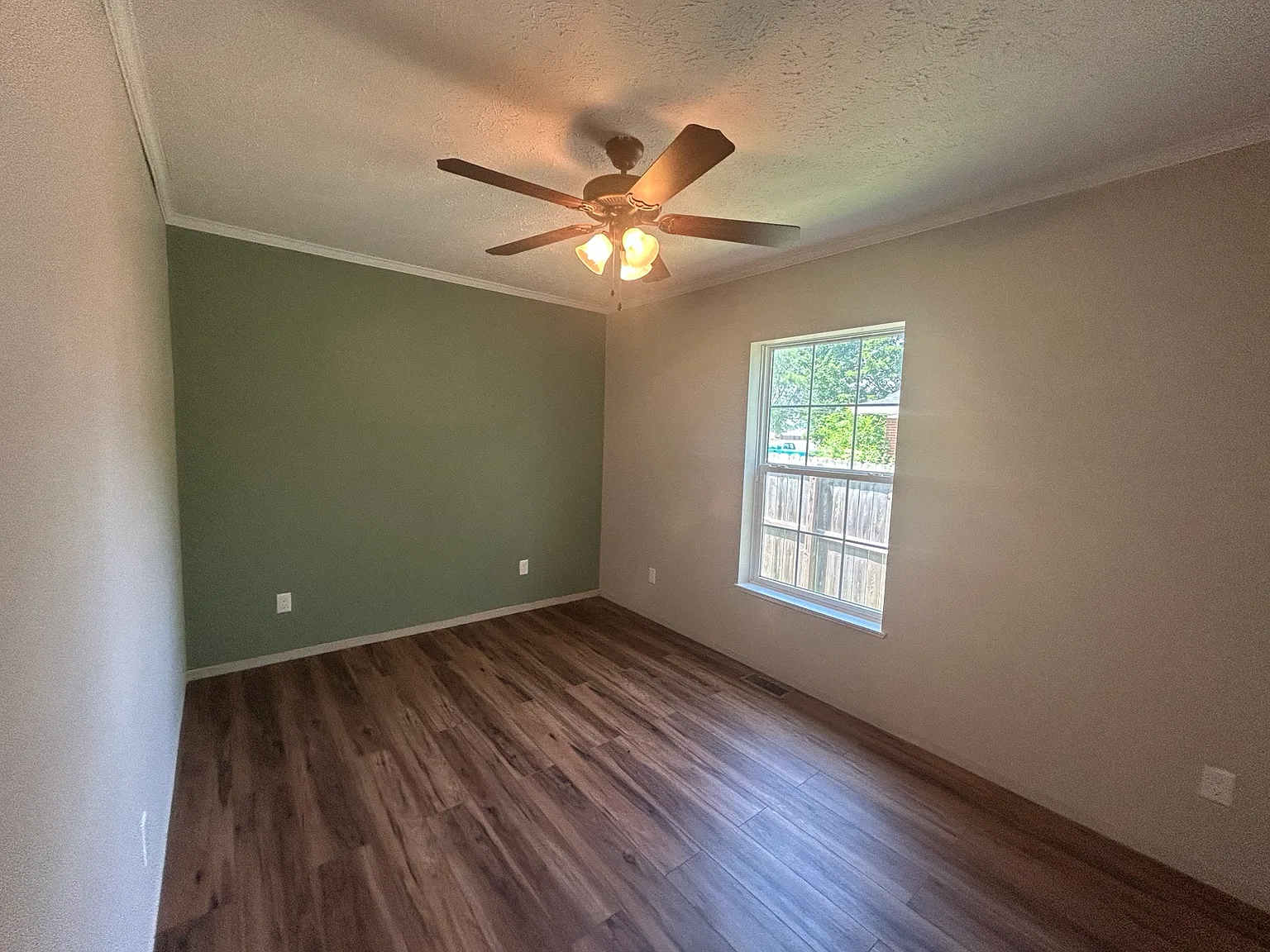 3 bed, 1272 sqft, $2,250 — Photo 2