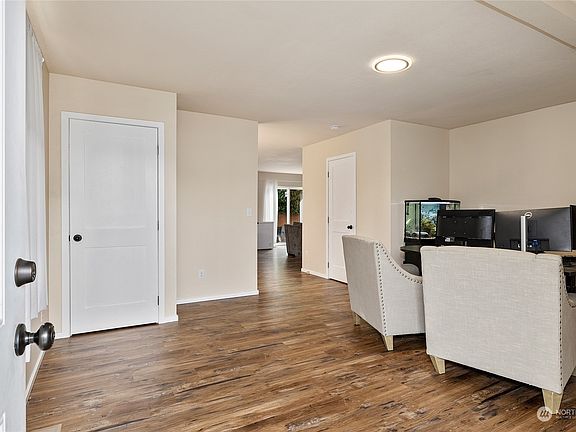 4th image of 20418 11th Avenue Ct E