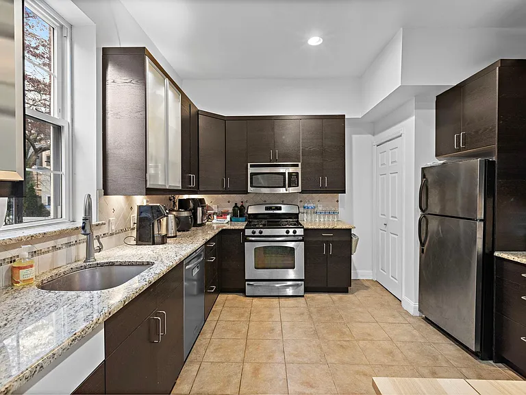 105 Erie St #1 — Photo 8