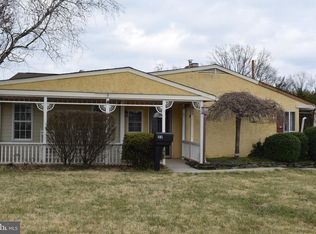 22 Tulip Ln, Levittown, PA