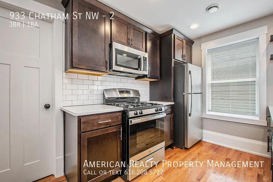 3 bed, 1008 sqft, $2,150 — Photo 4