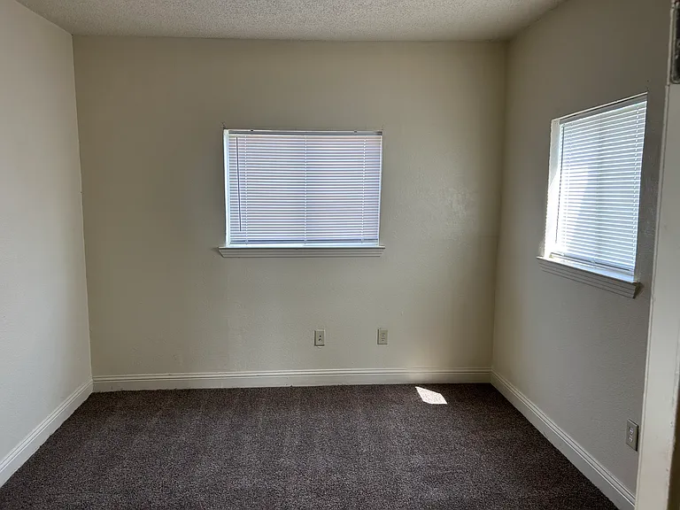 8949 El Paso Ave — Photo 4