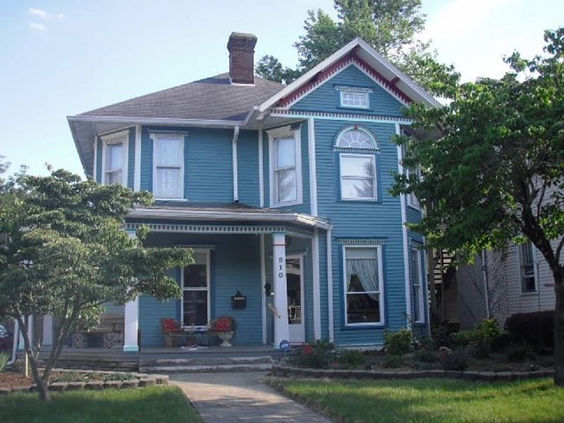 1st image of 910 Henry Clay St
