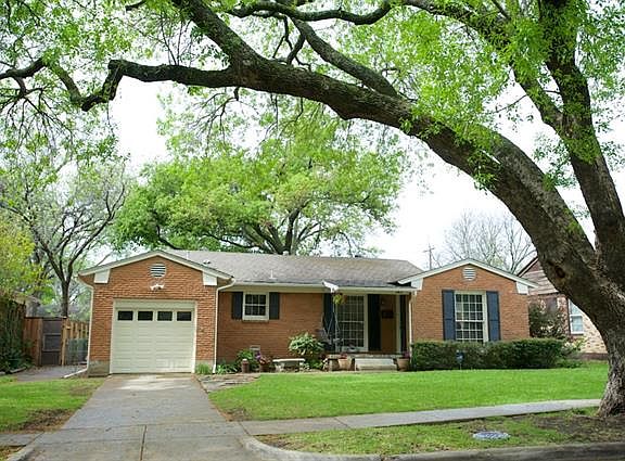 2nd image of 445 Parkhurst Dr
