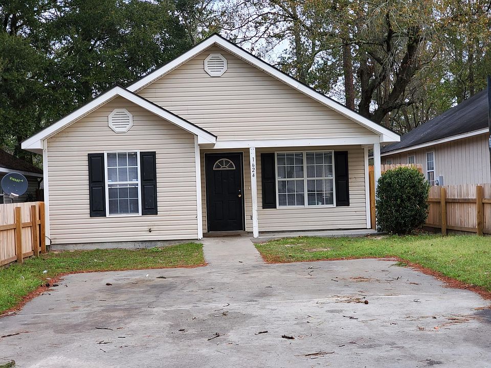 1st image of 1624 Lexington Cir