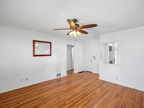 4th image of 2521 57th St