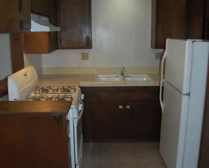 2025 Bath St — Photo 3