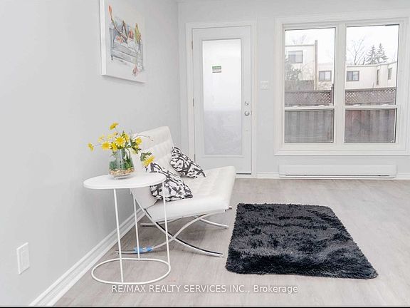 2nd image of 1100 Oxford St #137