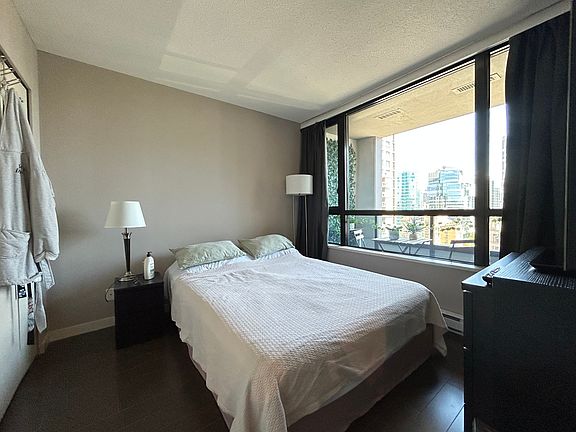 3rd image of 909 Mainland St #2310