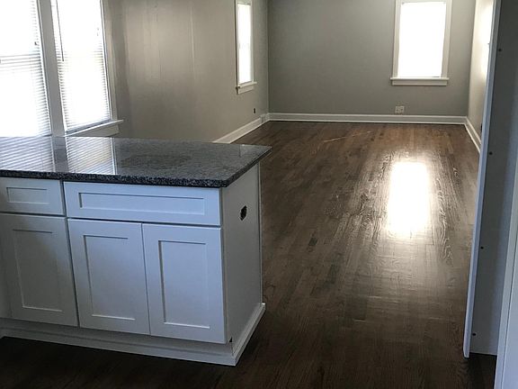 4th image of 947 Burton Ave #2