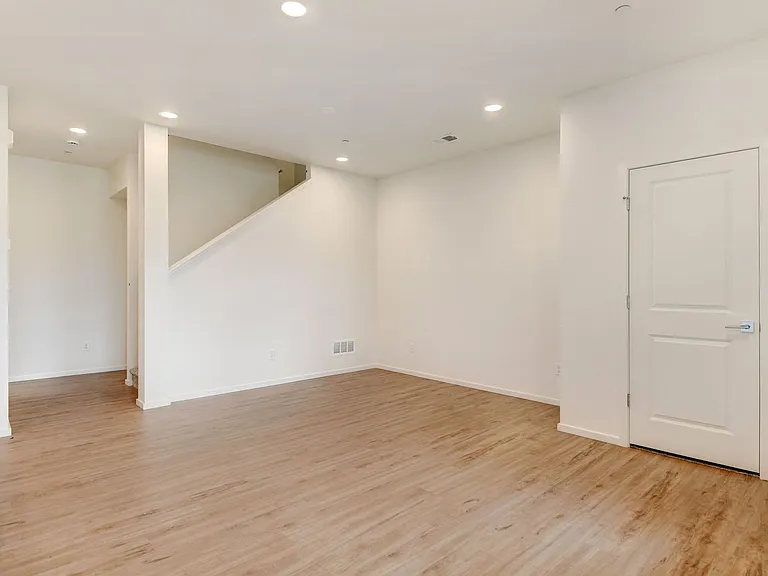 4954 Denys Dr — Photo 7