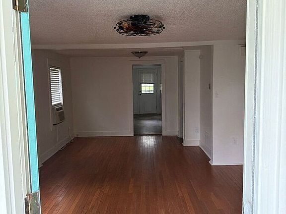 3rd image of 108 Greenwood Ave