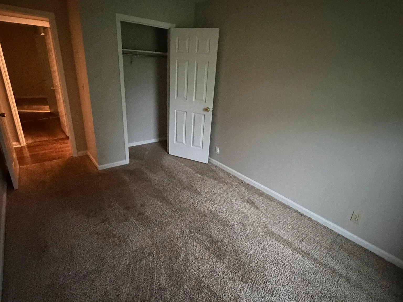 Chamberlain Apts — Photo 4