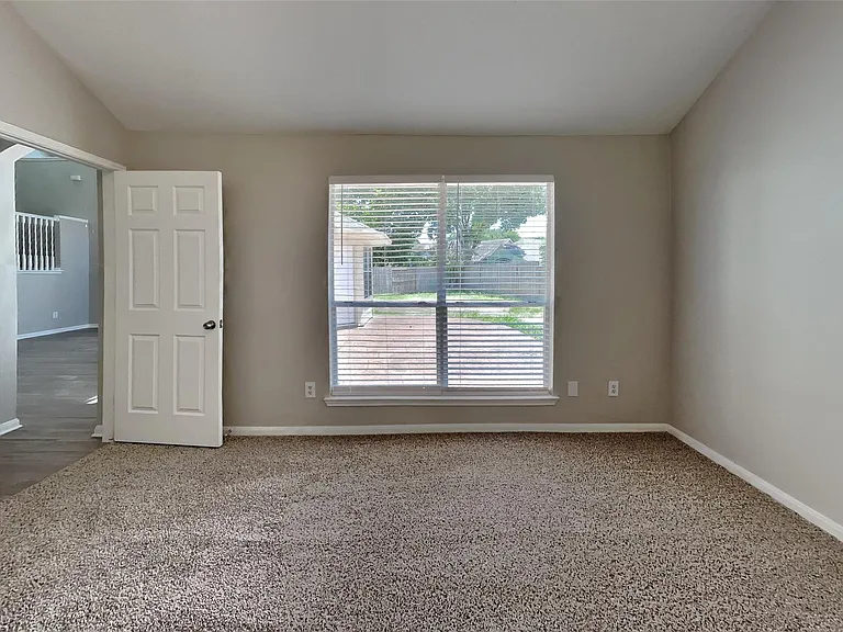 10406 Comanche Springs Ct — Photo 9