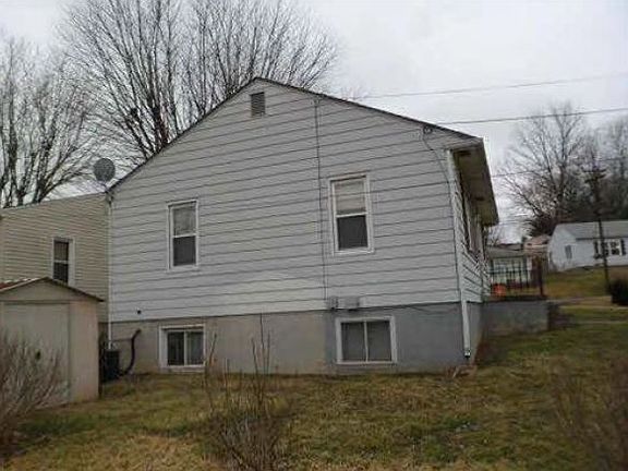 3rd image of 1600 W 5th Ave