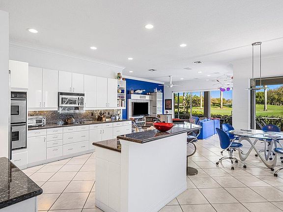 3rd image of 3663 Chinaberry Terrace