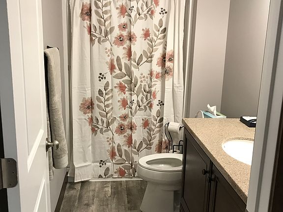 5th image of 809 Riverview Ln