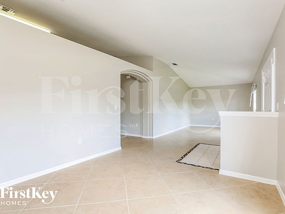 3rd image of 320 Lancelot Ave S