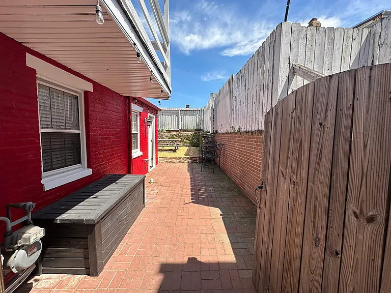 32 S Court St — Photo 11