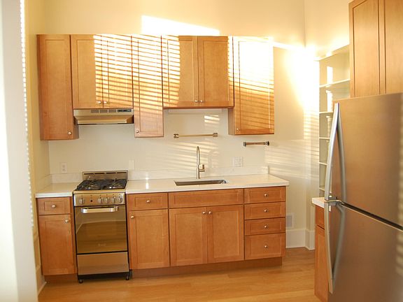 2nd image of 1061 Valencia St #B