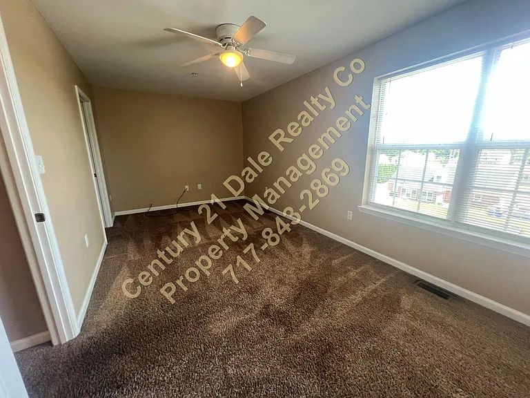210 Royal Dr — Photo 11