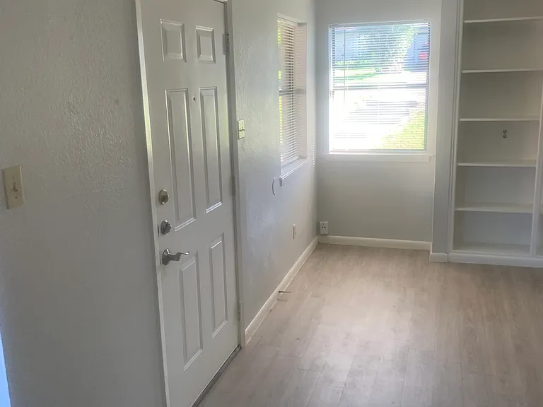 7825 Beauregard Cir #19-B — Photo 8