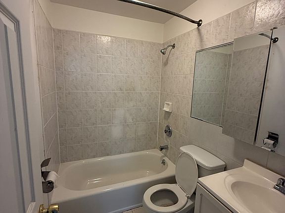 5th image of 47 Robinson Ave #1
