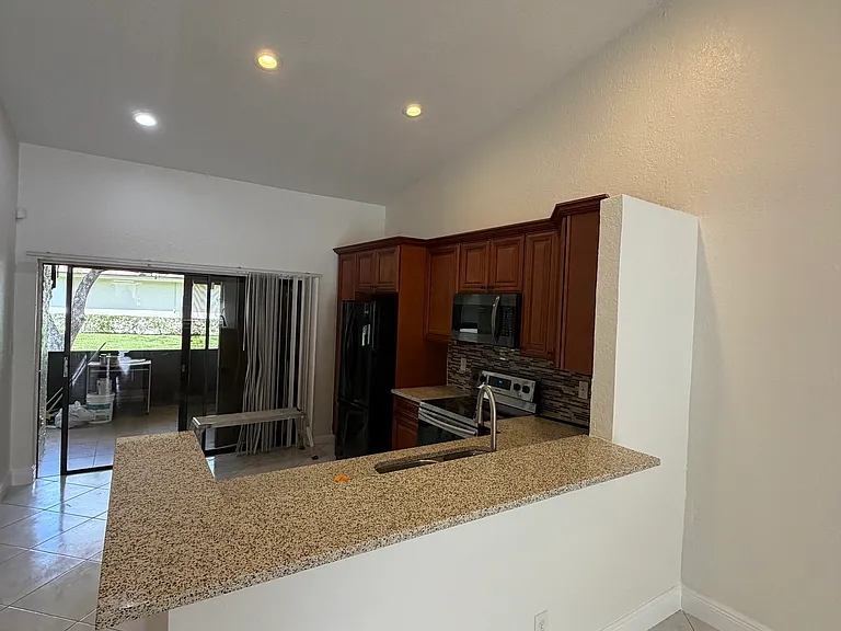 1031 NW 79th Ave — Photo 6