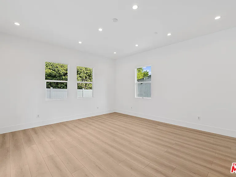 17175 Rayen St — Photo 15