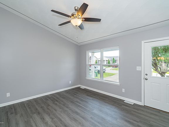 2nd image of 222 Beechcliff Cir