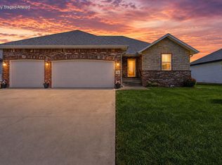 816 S Ridgemont Dr, Nixa, MO 65714