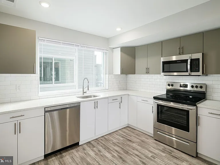 1443 N 8th St #5 — Photo 3