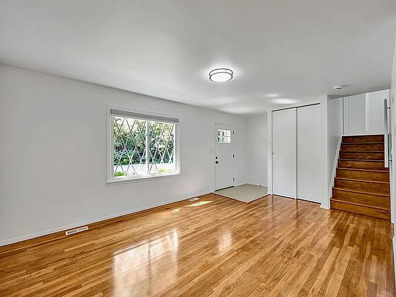 5th image of 212 Vista Dr
