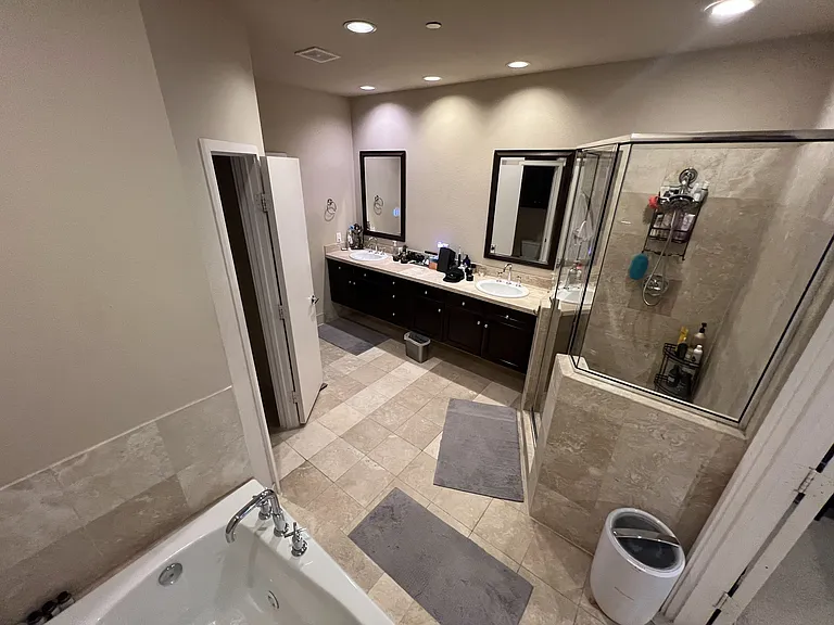 2411 N Hall St #6 — Photo 19