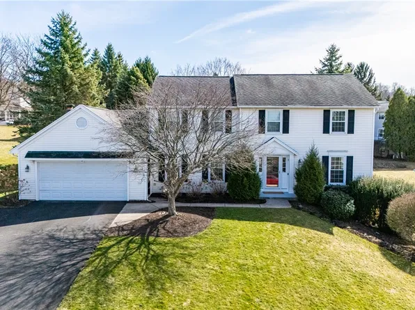 5 Kirkby Trl, Fairport, NY 14450