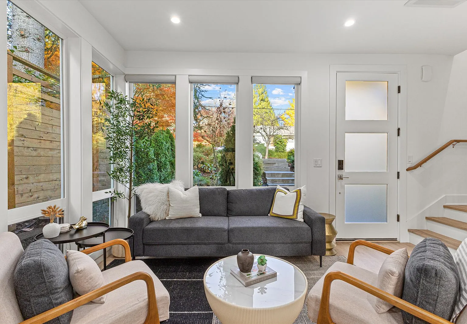 2 bed, 840 sqft, $3,900 — Photo 3