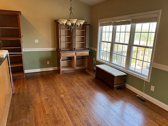 5th image of 1807 Charlestown Sq