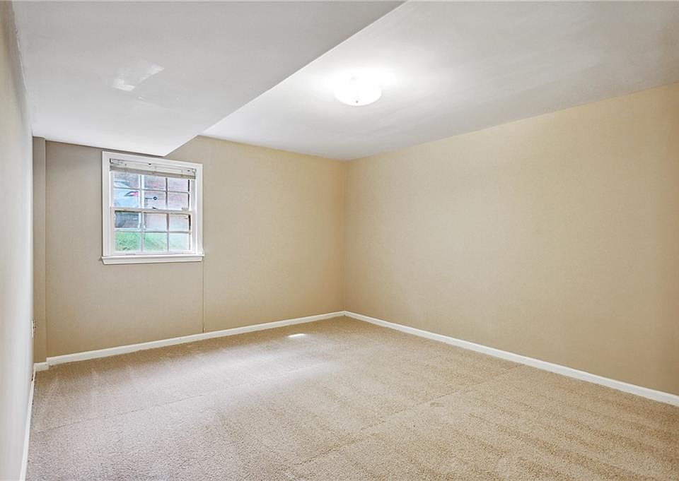 1st image of 2635 Leafmore Dr SE