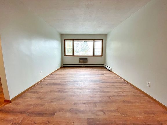4th image of 2424 4th St NE Unit 100