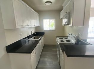 18618 Clark St APT 13, Tarzana, CA 91356