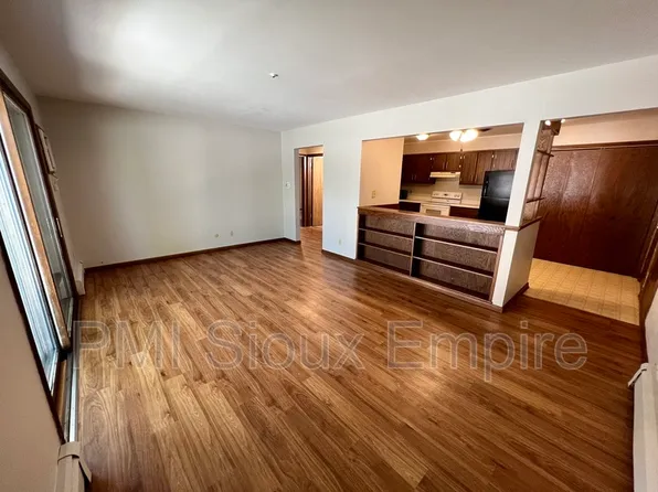 905 W 18th St, Sioux Falls, SD