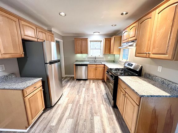 4th image of 1433 Ambrose Ave