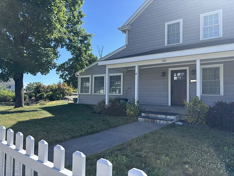 210 High St — Photo 16